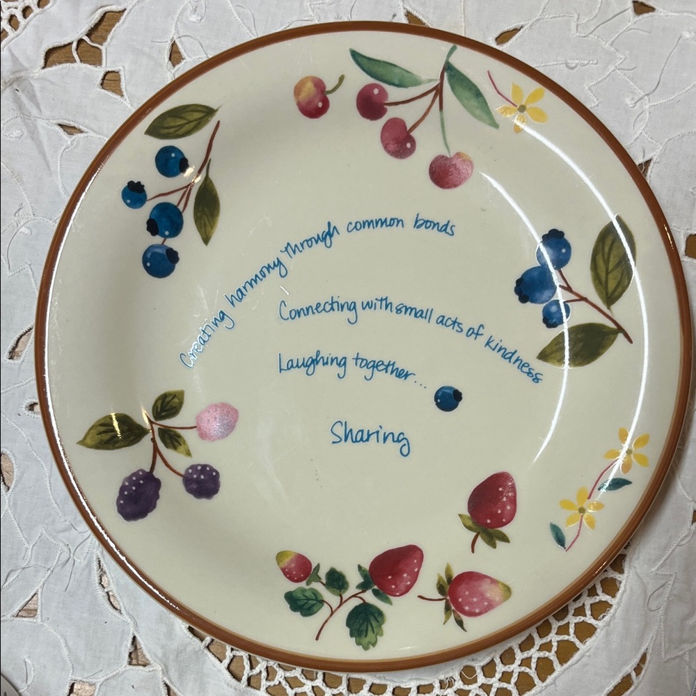 Longaberger fruit medley, 11 inch  Floral Fruit Pattern Plate
